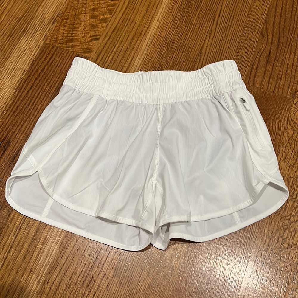 Nwot Lululemon Tracker Lined Shorts 4” Size 8 Whi… - image 1